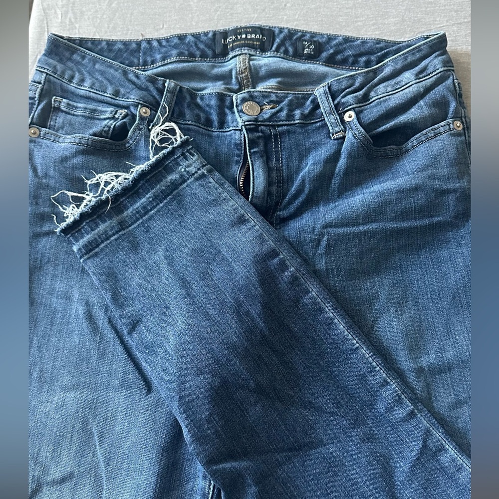 Lucky Brand skinny jeans distress hem. Size 10/30
